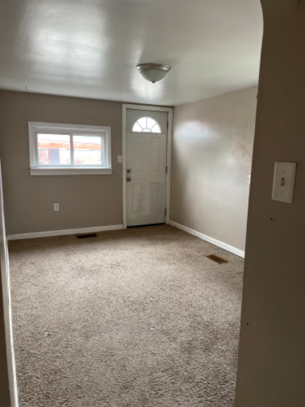 Building Photo - 215 N 3rd St Rental