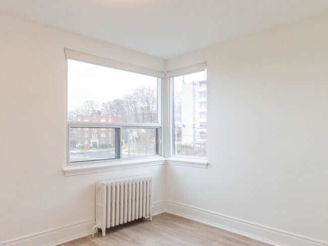 3015 & 3017 Queen St E