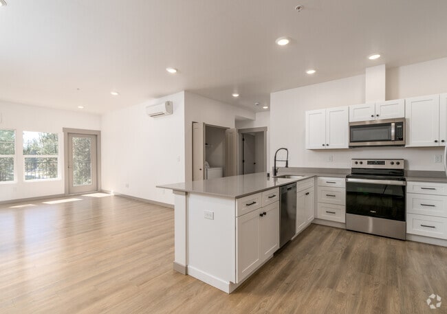 2BR, 2BA - 1146SF