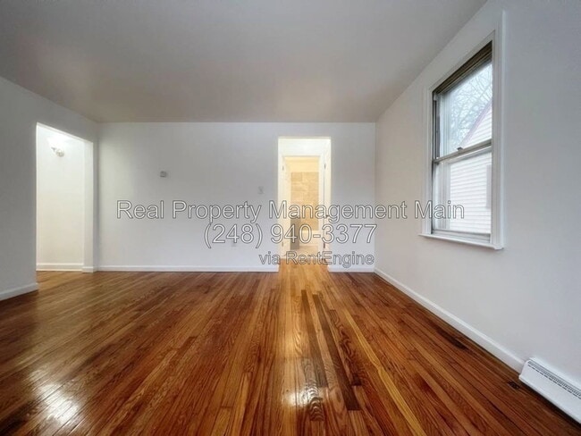Photo - 25895 Currier St