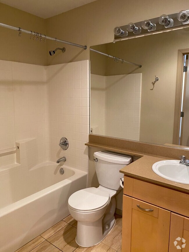 Building Photo - 1 Bed 1 Bath Condo in Seattle - Includes P... Unit 309