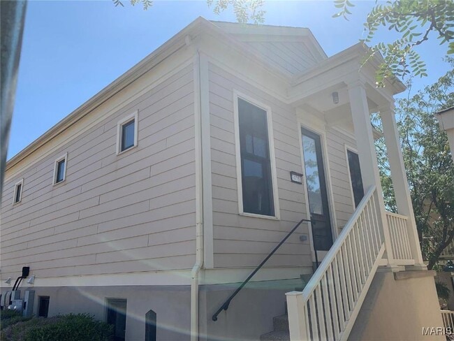 Building Photo - 3410 E Lime Kiln Unit B