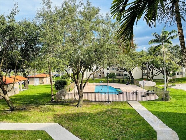 Photo - 6175 NW 186th St Unidad 102