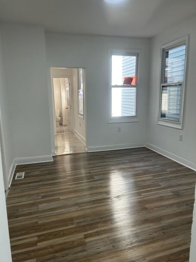 Building Photo - 52 2nd St Unit 1