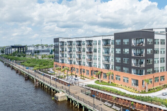 Building Photo - Metropolitan at the Riverwalk Rental