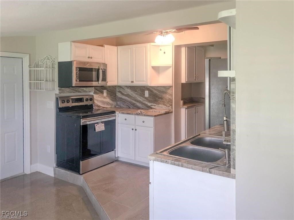 Photo - 305 Bougainvillea Rd W