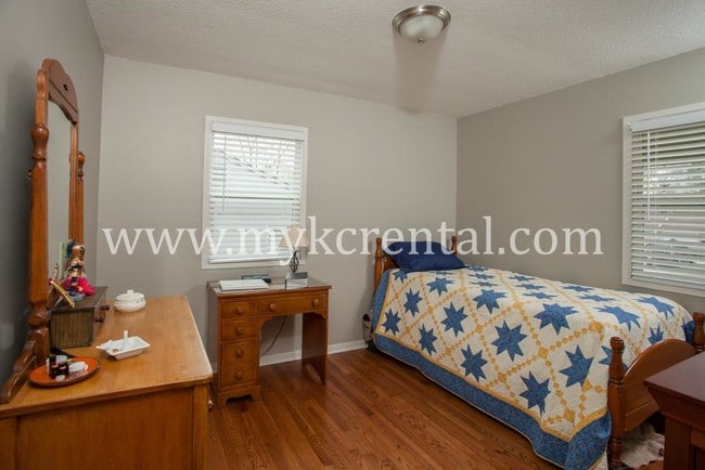 Photo - 5516 W 70th St