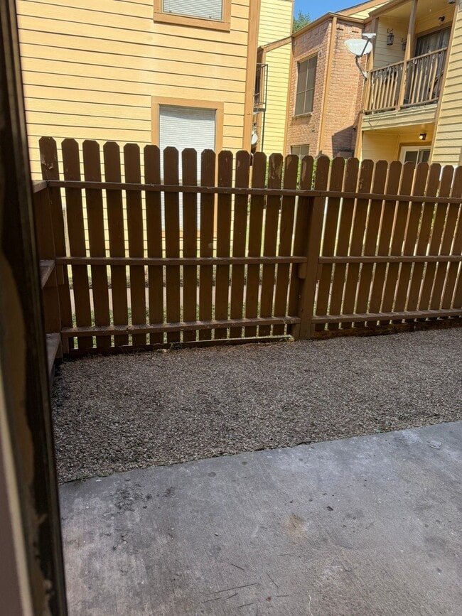 Photo - 16111 Aspenglenn Dr