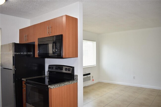 Building Photo - 932 Moffett St Unit 7 Rental