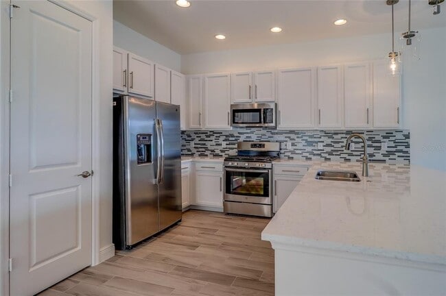 Photo - 31045 Lindentree Dr