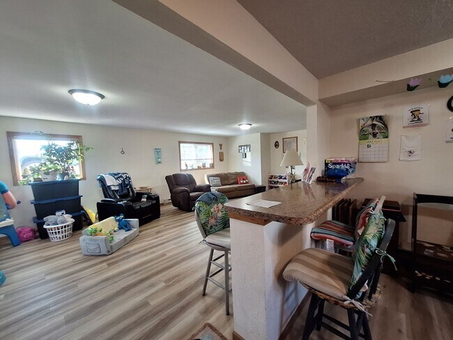 Photo - Spacious 2 Bedroom - AVAILABLE SEPTEMBER! Unit 2406 Hill Ave - 2