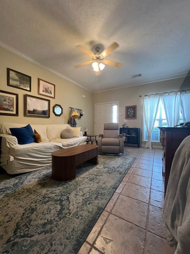Photo - 2109 Harris Dr