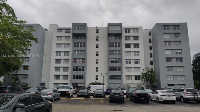 Building Photo - 9001 SW 77th Ave Unit C606