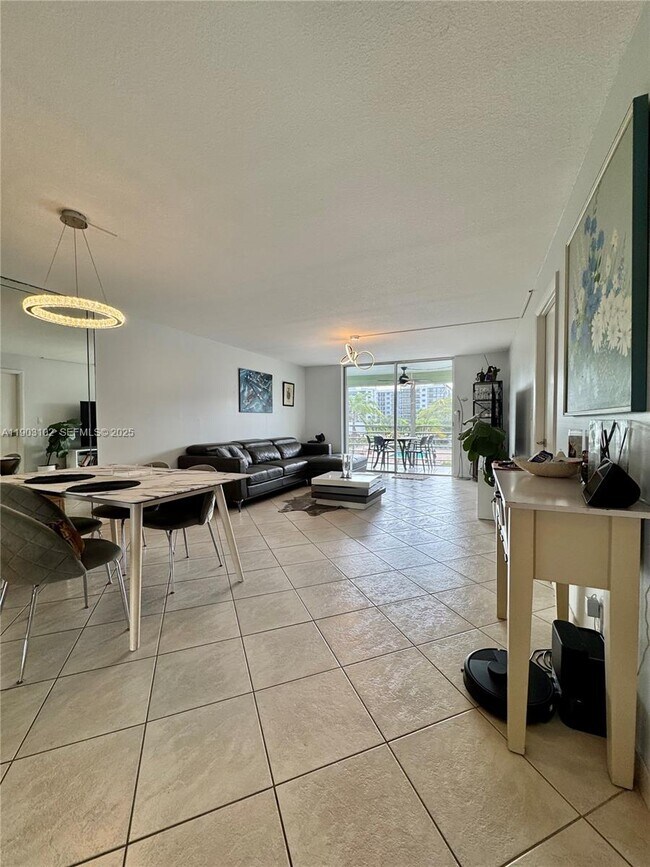 Building Photo - 505 E Dania Beach Blvd Unit 4-3I