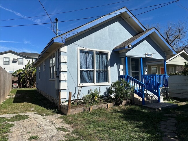 Photo - 7909 Avenue C