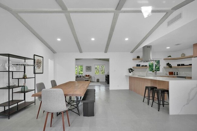 Photo - 117 NE 20th St