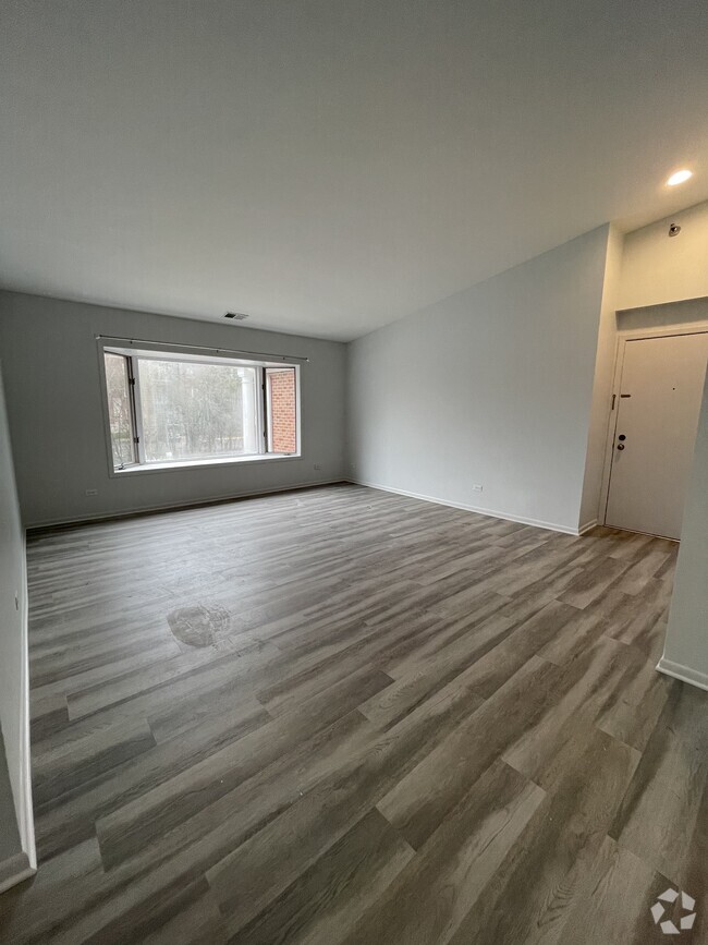 Building Photo - 1503 N Milwaukee Ave Unit 6B Rental