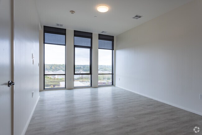1BD, 1BA - 728SF