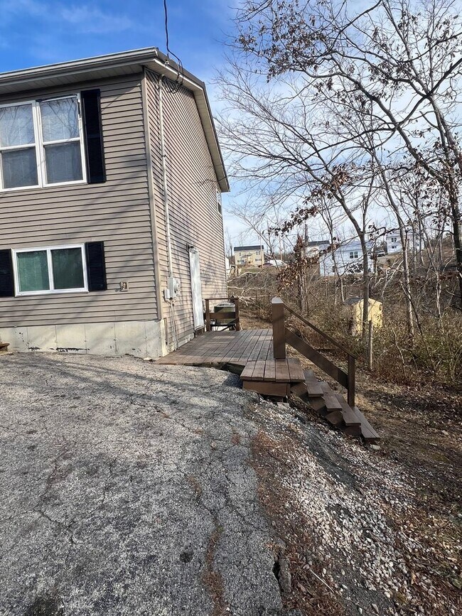 Photo - 4 bed 1.5 bath home close to I-44