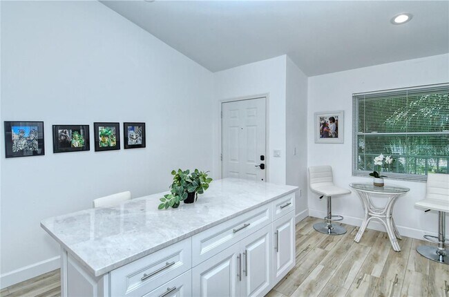 Photo - 8735 Olde Hickory Ave Unidad 8308