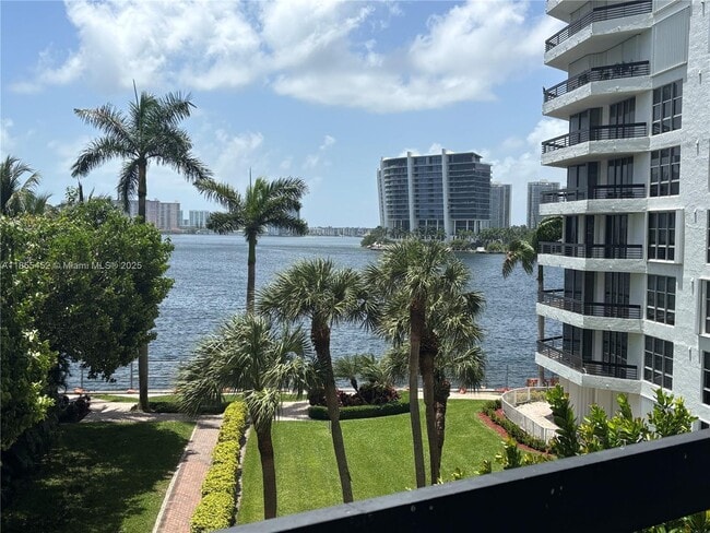 Building Photo - 3600 Mystic Pointe Dr Unit 414 Rental