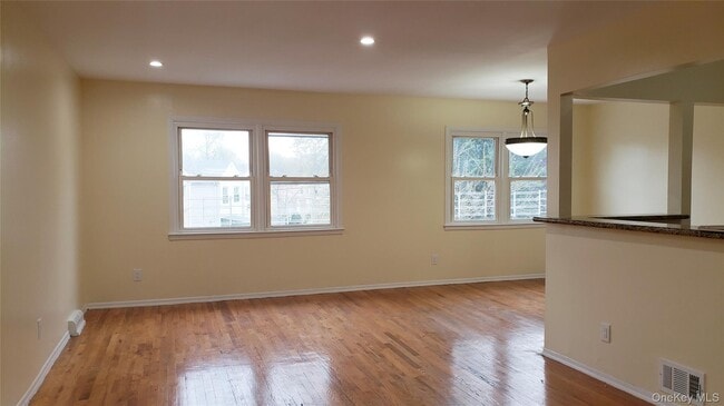 Photo - 15-39-39 208th St