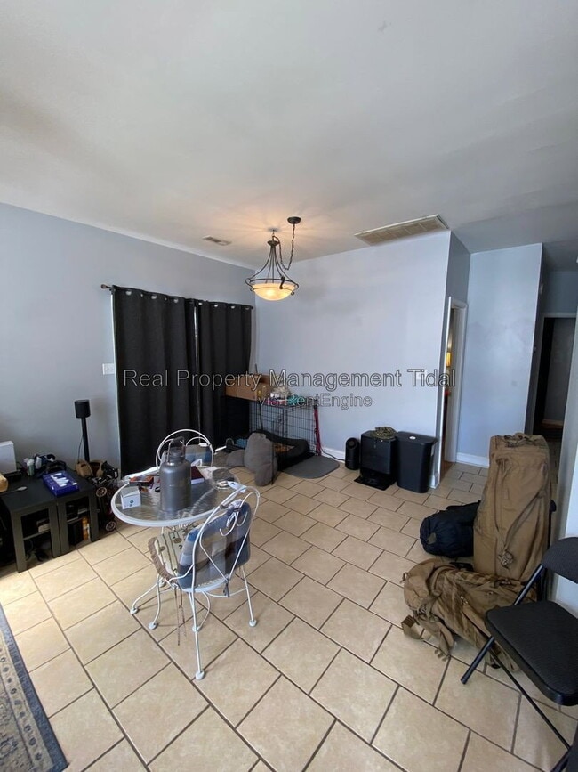475 Crosland Ct