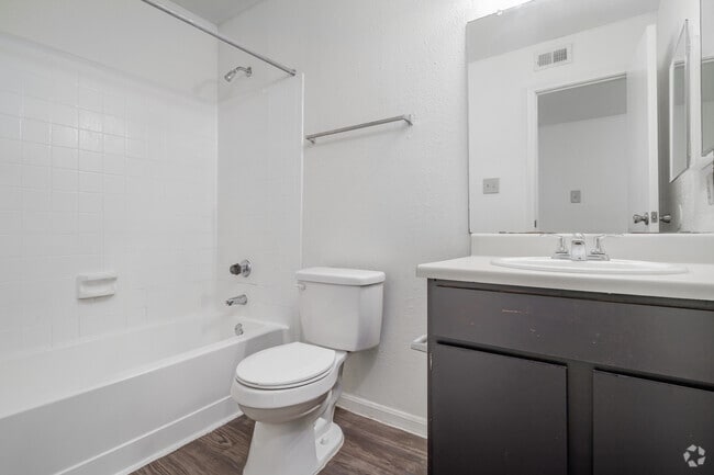 1BR, 1BA - 880SF - Bathroom - The Landing Apartments