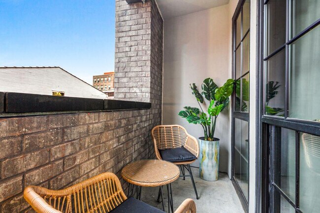 Photo - 611 Commerce St Unidad ID1267089P