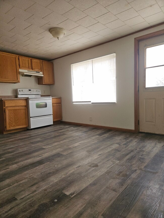 Photo - 1XX Paul Ave S