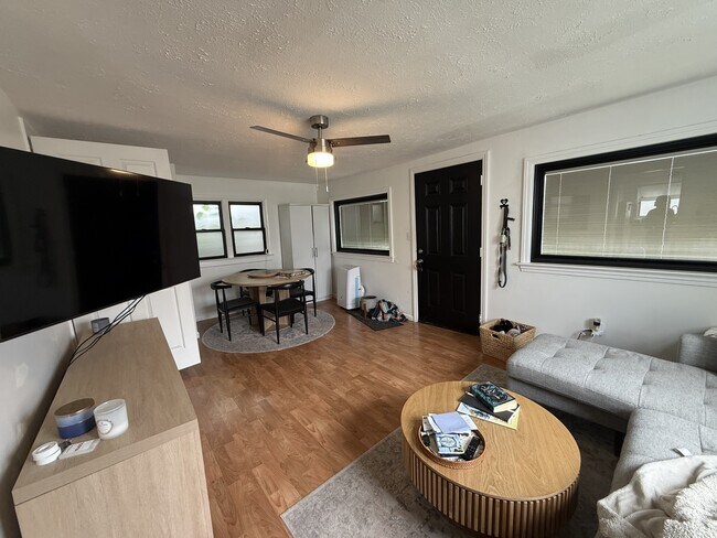 Photo - 295 E Whittier St