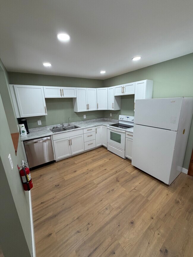 Photo - 615 E Miller Rd