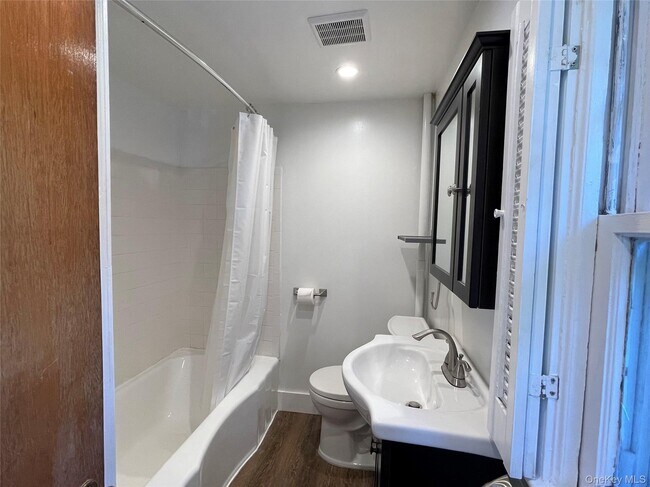 Photo - 77 Boulevard Ave