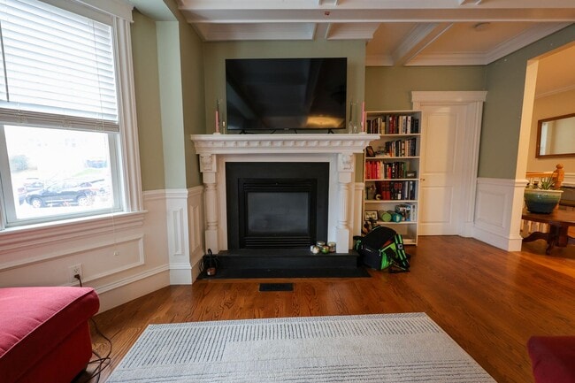 Photo - 3K SQ. FT MASSIVE APT W 4 BATHROOMS, LAUNDRY IN UNIT, PET FRIENDLY AND NO FEE! 2 FREE PARKING SP...