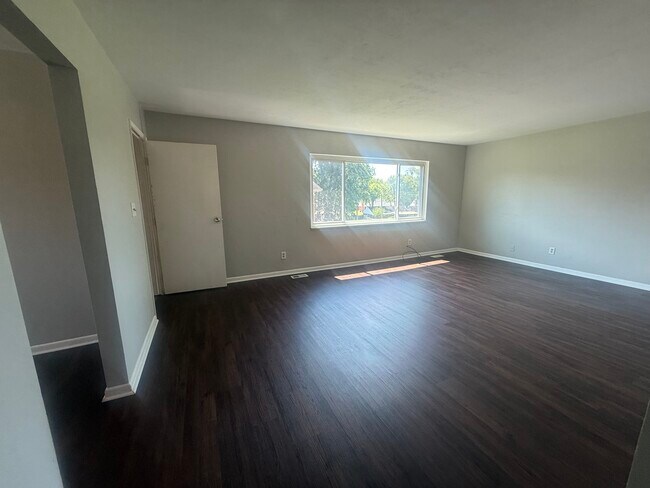 2235 1/2 Iroquois St Unit 2235 1/2 Iroquois St