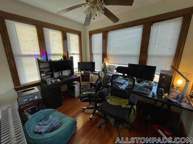 Photo - 240 Kelton St Unit 15