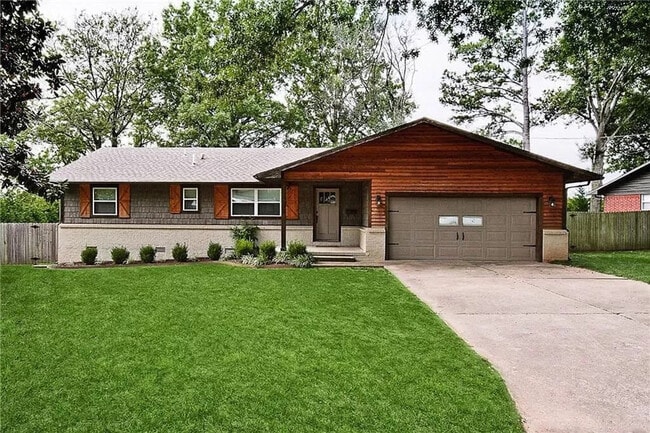 Photo - 305 NW H St Unidad ID1241296P