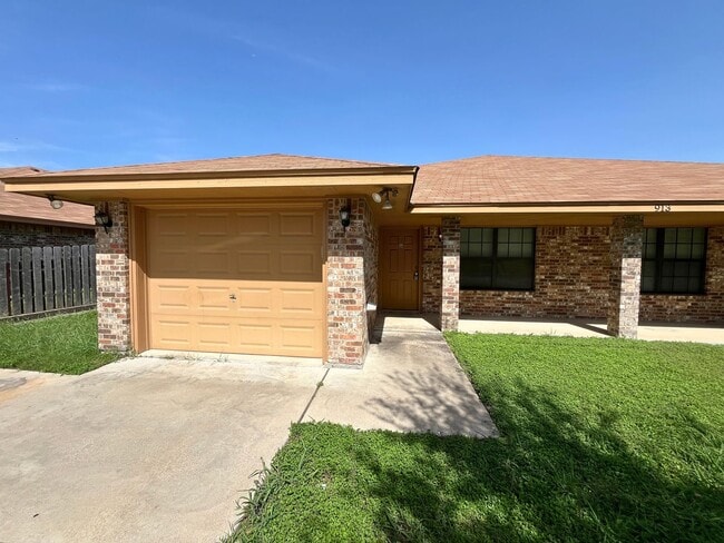 Building Photo - 913Daisy Unit A- SHOWABLE Rental