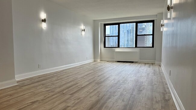 Photo - 201 St Pauls Ave Unidad 14F Rental