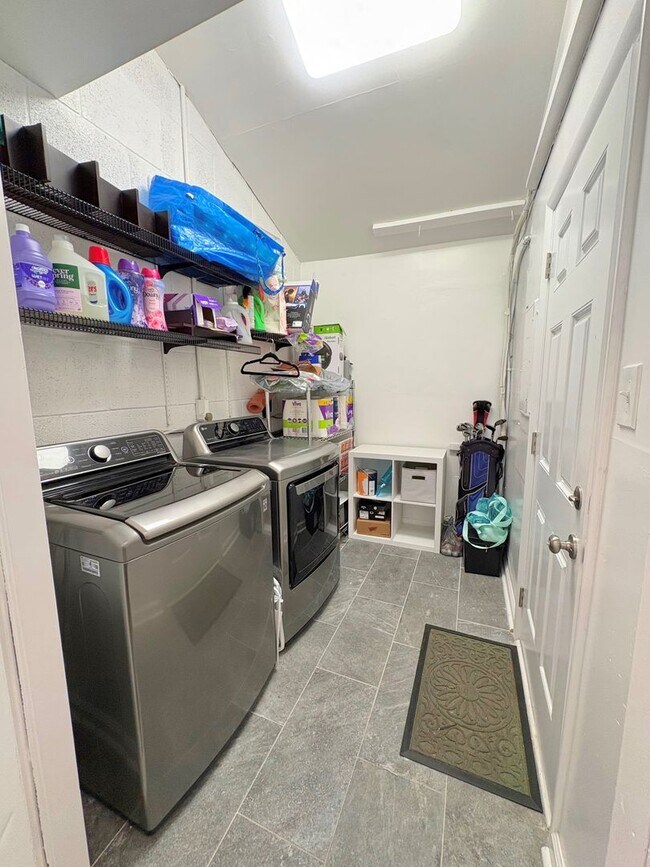 Photo - 853 Cambridge Dr