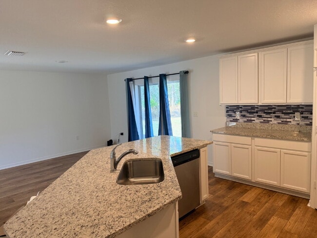 Building Photo - Beautiful 3 Bedroom, 2 Bathroom, 2 Car Garage home for rent in Royal Highlands on .46 acres!