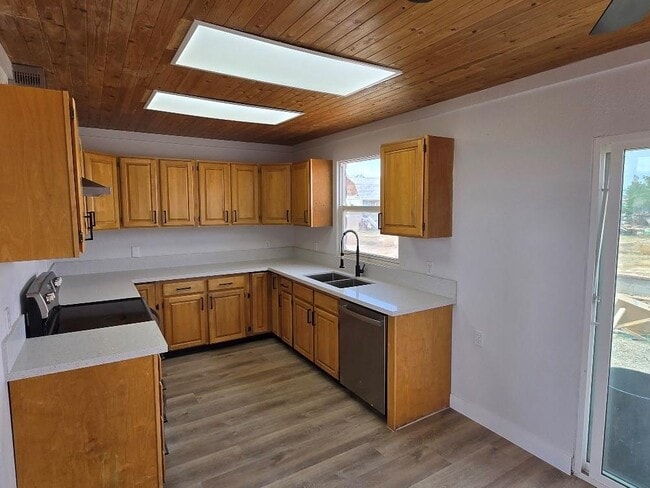 Photo - 270 W Patricia Ln