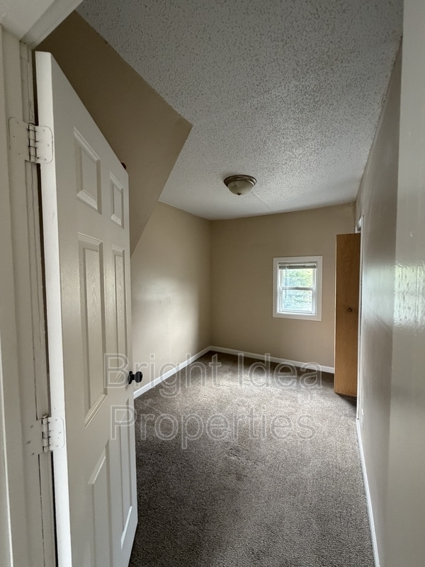 Photo - 1097 Suburban Ave E