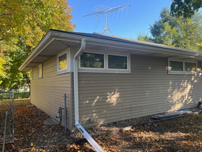 Photo - 10441 York Ave S