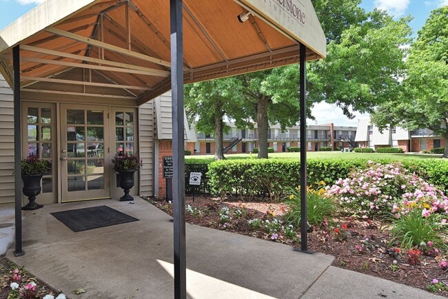 Photo - Heatherstone Apartments