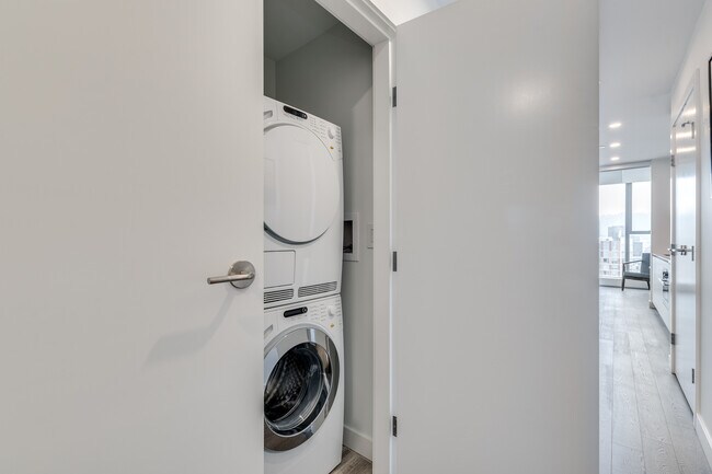 Photo - 1480 Howe St