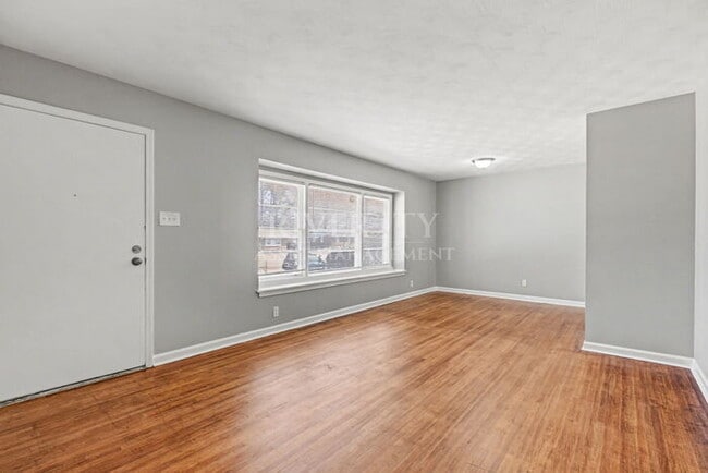 Photo - A MUST SEE LOCATED IN A BEAUTIFUL PART OF THE CITY!!!!!! SECTION 8 WELCOMED!!