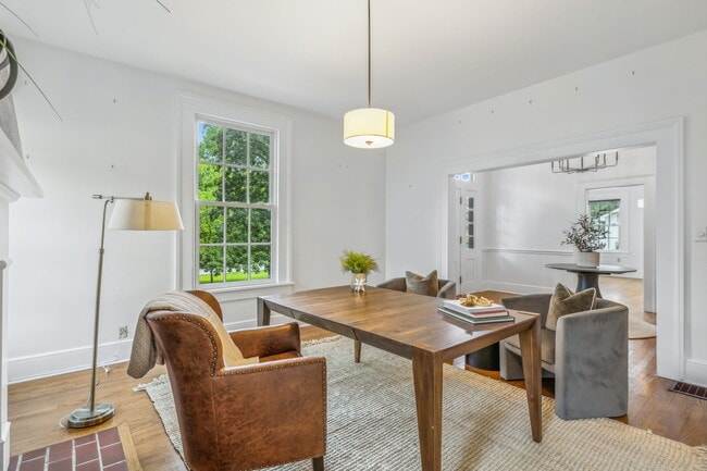 Photo - 2126 Sharondale Dr