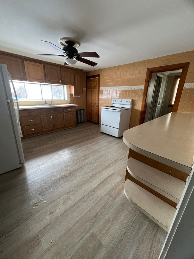 Photo - 903 Centre St