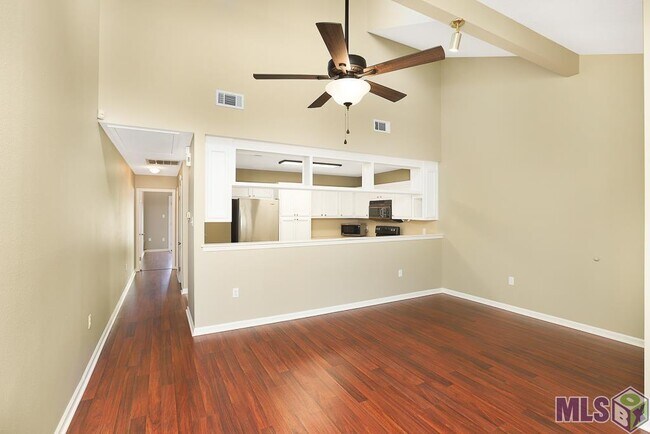 Photo - 9625 Siegen Ln